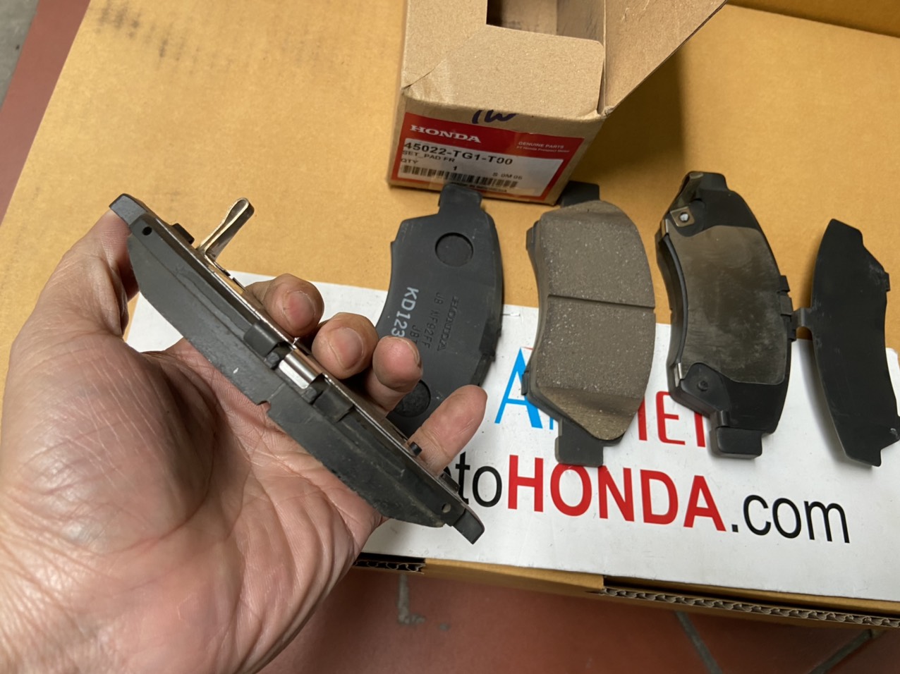 Má phanh trước xe Honda BRIO